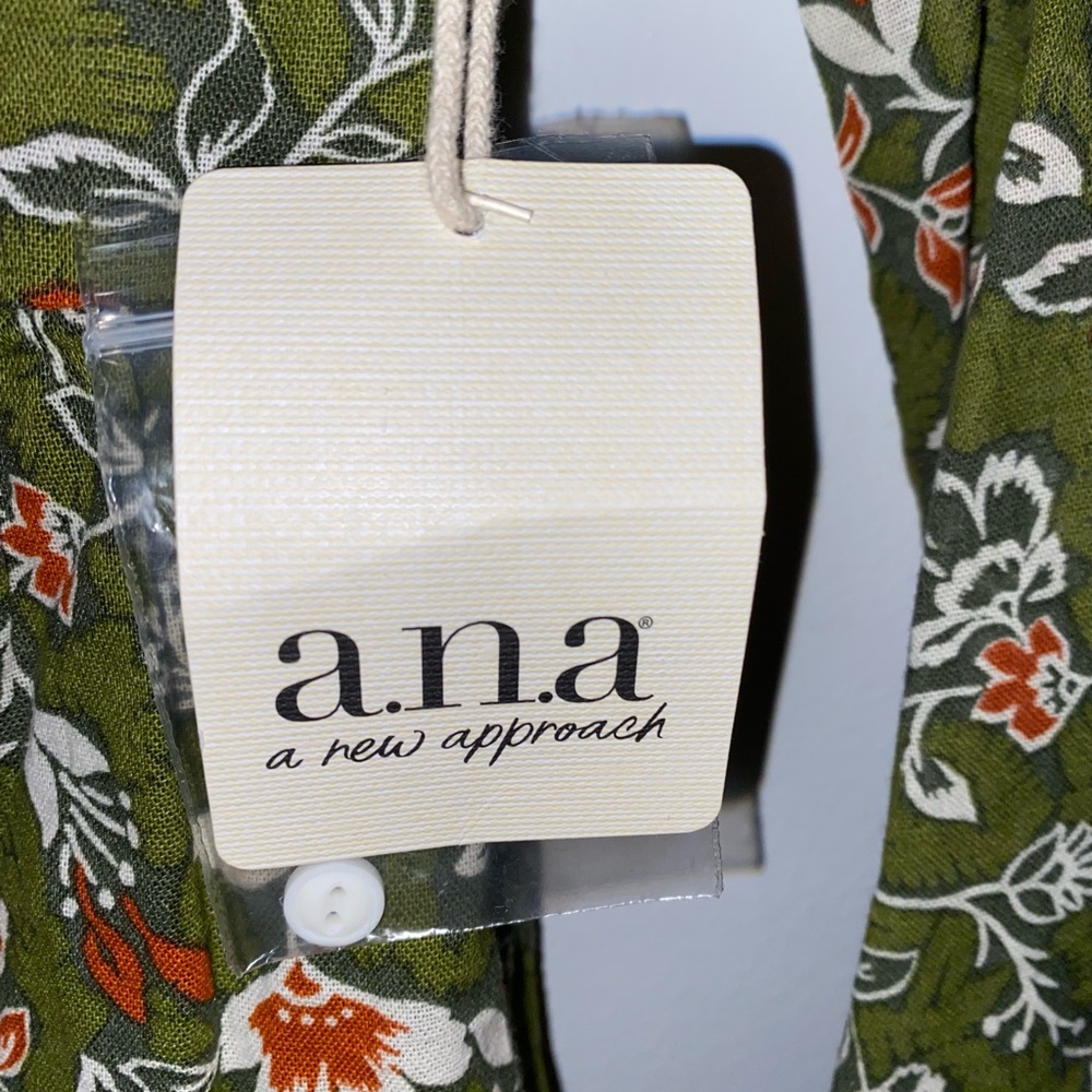 -a.n.a Estie Floral Green V-Neck Blouse - Picture 3 of 11